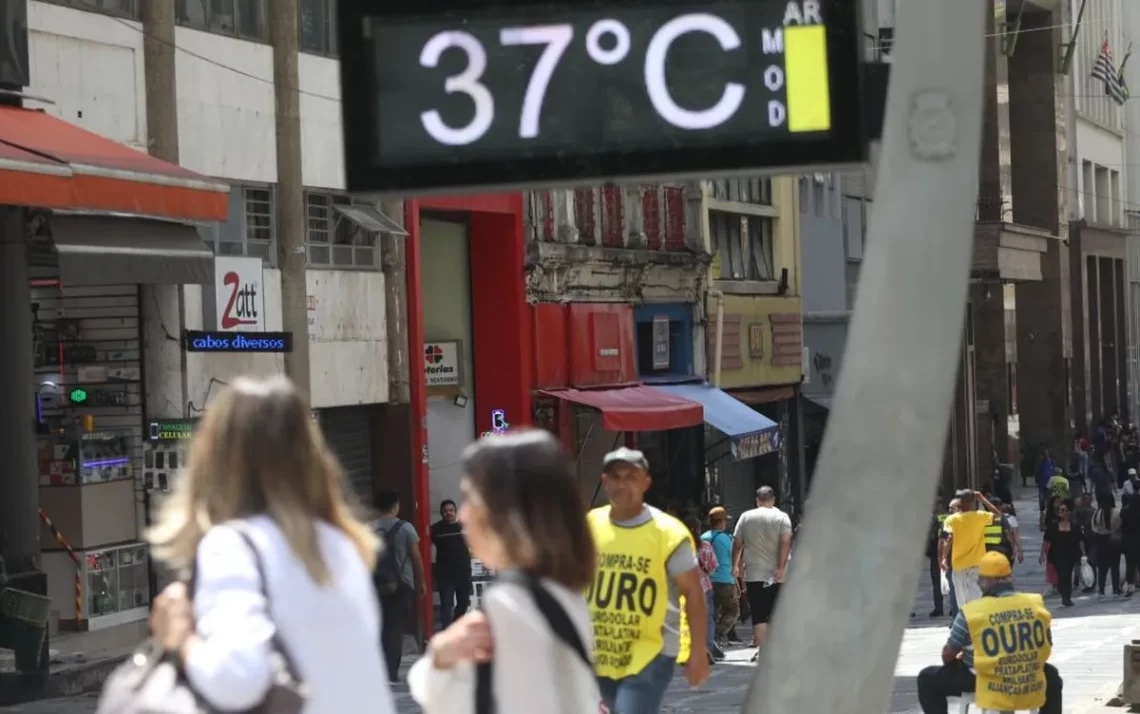 temperaturas elevadas, intenso calor, onda de calor