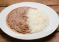 arroz feijão, alimentos combinados