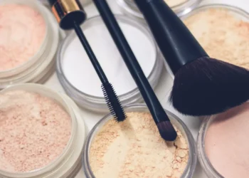 make, cosméticos, arte de se maquiar