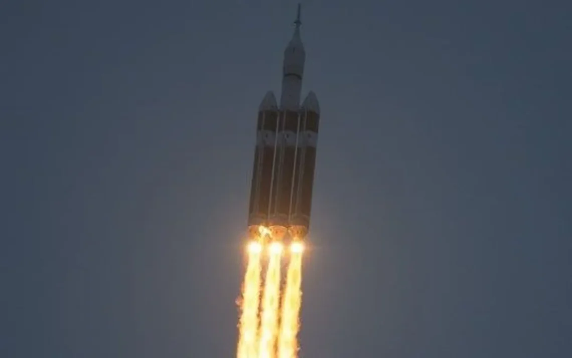 veículo de lançamento, foguete espacial, lançador de espaçonaves