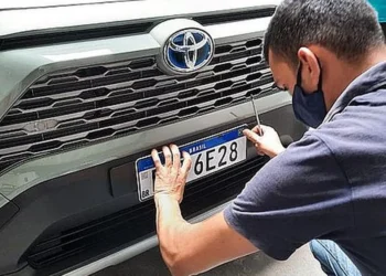 placas automotivas, identificação veicular, sinalização de carros