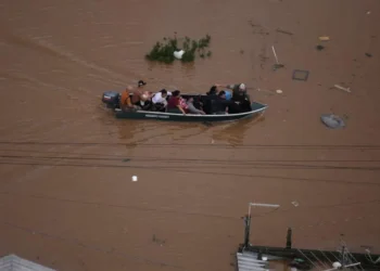 refúgio, prédio, albergue, quartel, quinta-feira;