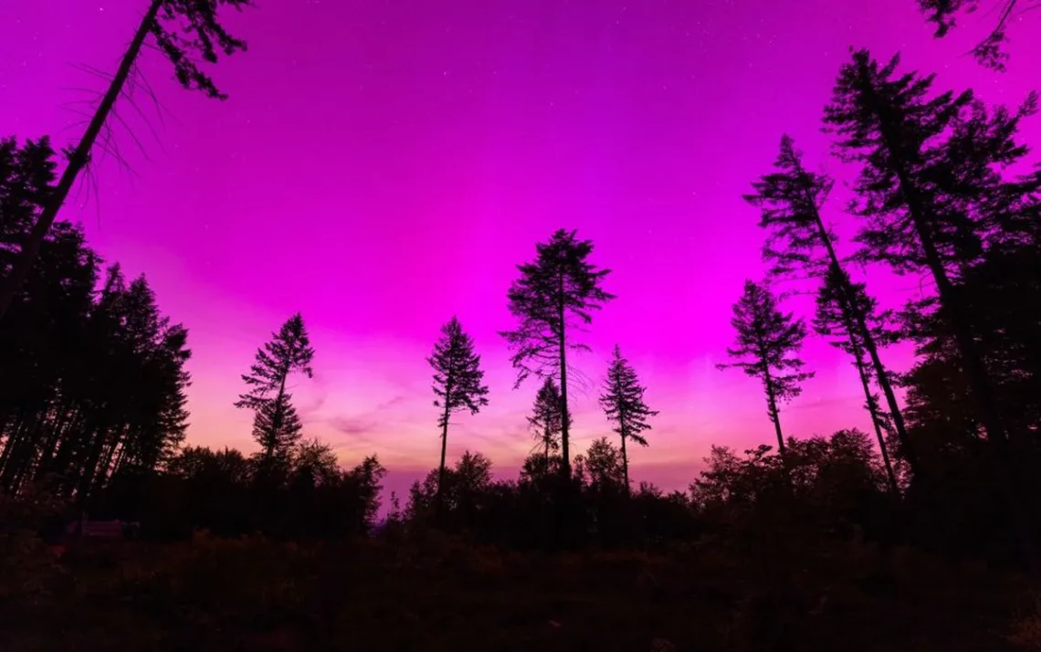 luzes do norte (aurora boreal), luzes do sul (aurora austral);