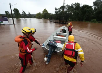 inundações, tempestades, precipitações;