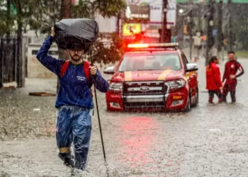 precipitações, tempestades, aguaceiros;