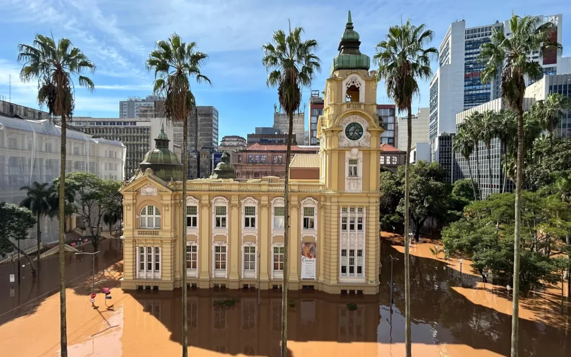 instituições de arte e conservação, prédios, trabalho preventivo, equipes de manutenção, força-tarefa, equipamento de emergência, custo da recuperação, lugares comerciais, lojas de livros, mobiliário personalizado, efeitos da umidade;