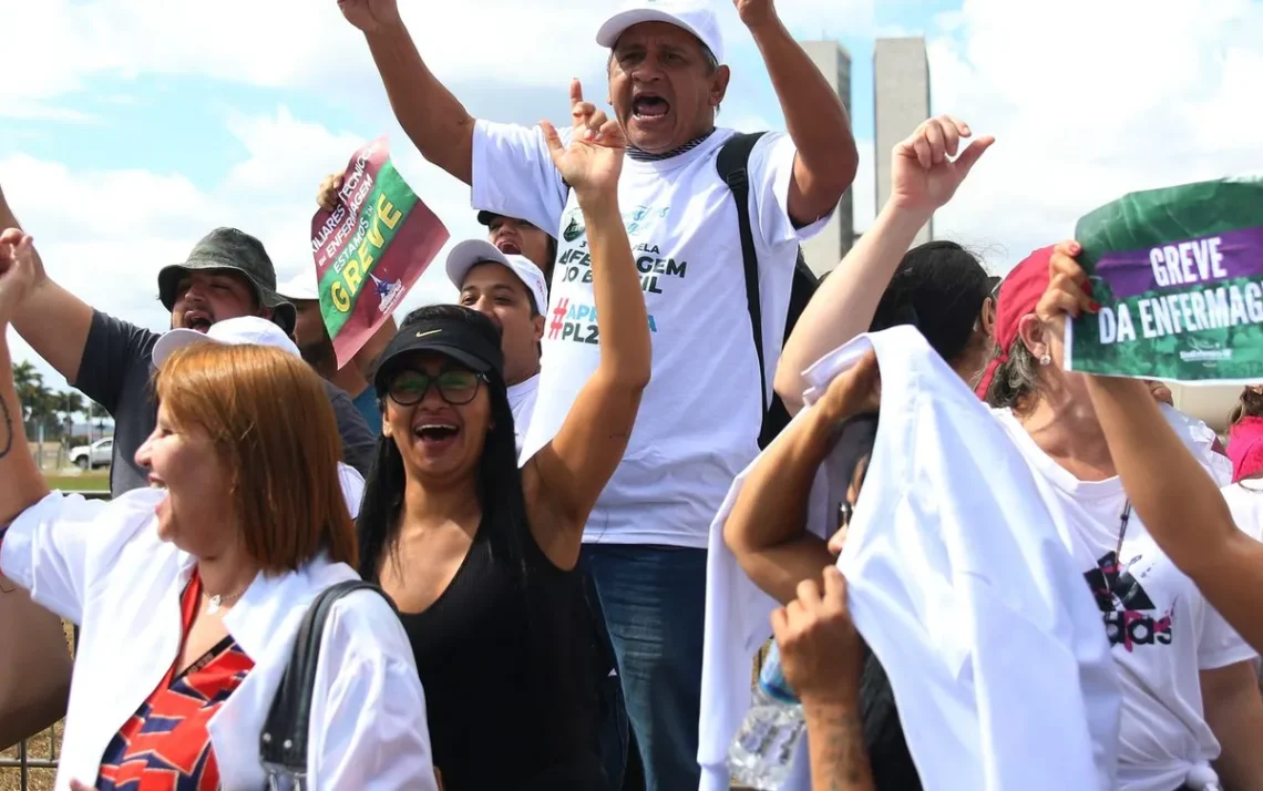 greve, paralisação;