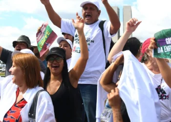 greve, paralisação;