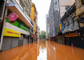 enchentes, cheias, chuvas, desbocadas;