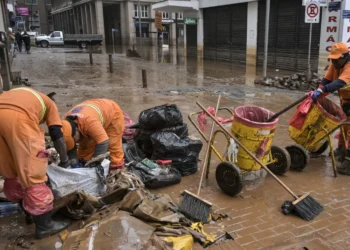 doença, transmitida por água, casos, de inundações, sintomas, da leptospirose;