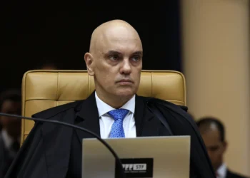 ministro, Supremo, Tribunal Federal, coronel, investigado, PL, ex-assessor, Jair Bolsonaro, liberdade, provisória, tornozeleira, eletrônica, exigência, Brasília, Vara, de Execuções, Penais, Interpol, suspeitos, condenados, atos, golpistas, 8 de janeiro, 2023, eleições, de 2022, crimes;