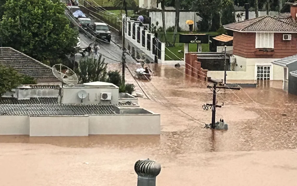 situação, crítica, crise, calamidade;