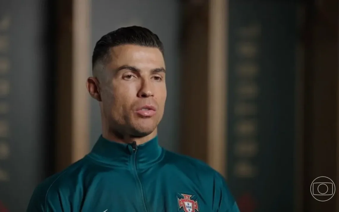 CR7, astro, de 39 anos, grande, ídolo do futebol português;