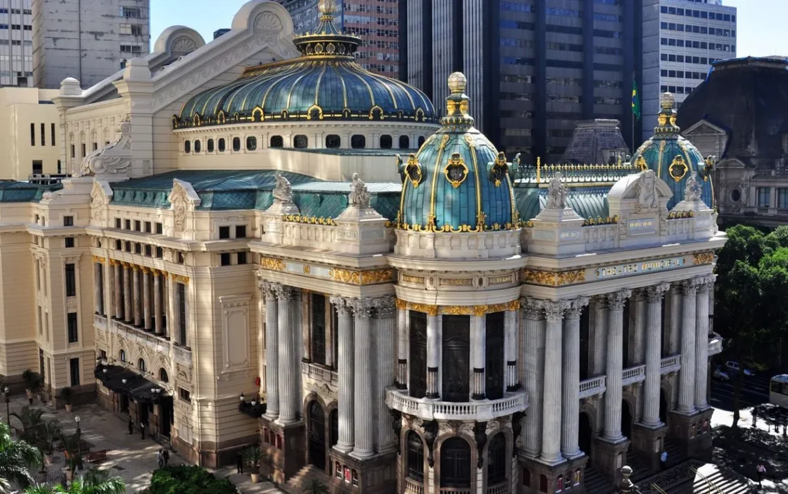 Teatro Municipal do Rio, Casa de espetáculos;