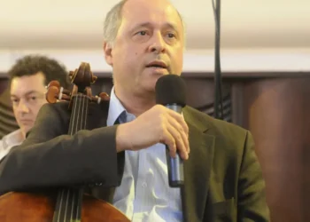 violoncelista, músico;