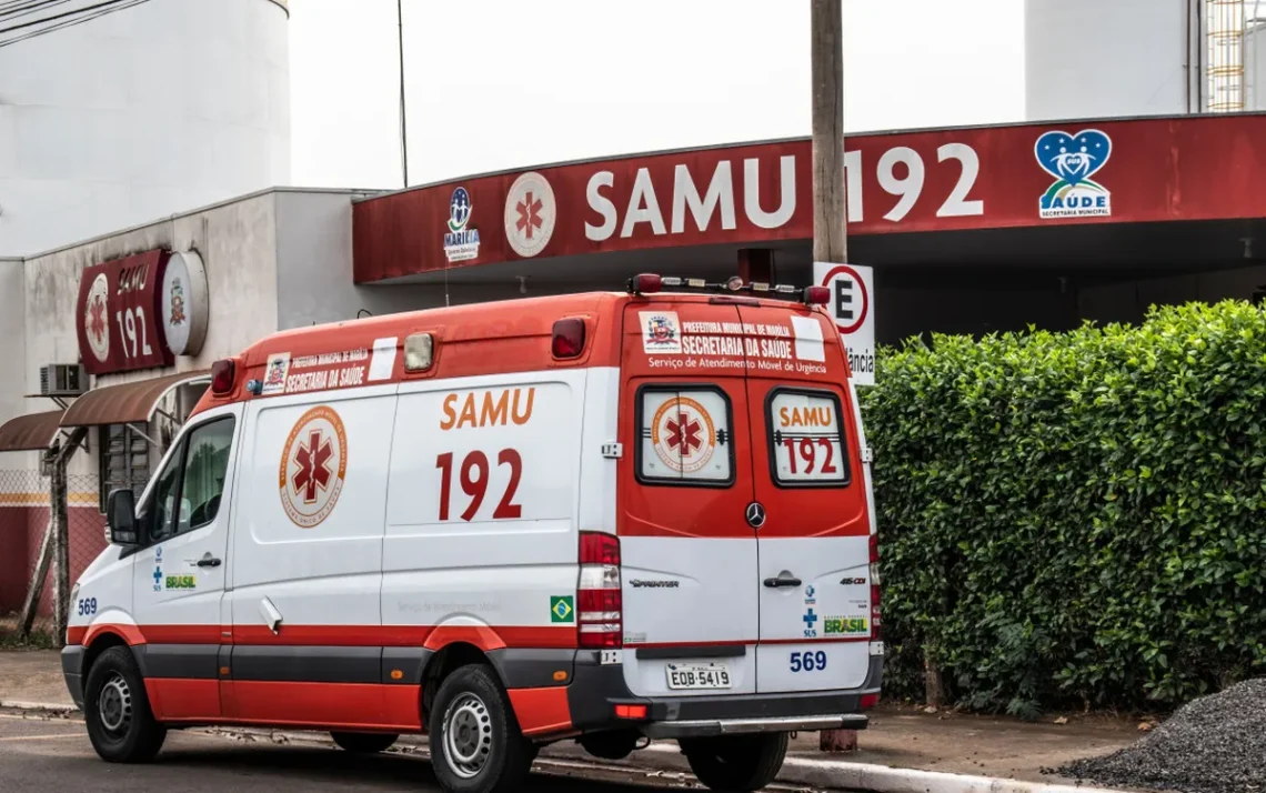 viatura de resgate, veículo de emergência, carro de socorro;