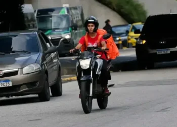 motociclistas, motocicletas;