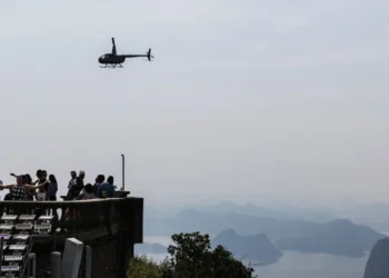 sobrevoos, panorâmicos, voos, voos turísticos, helicópteros;