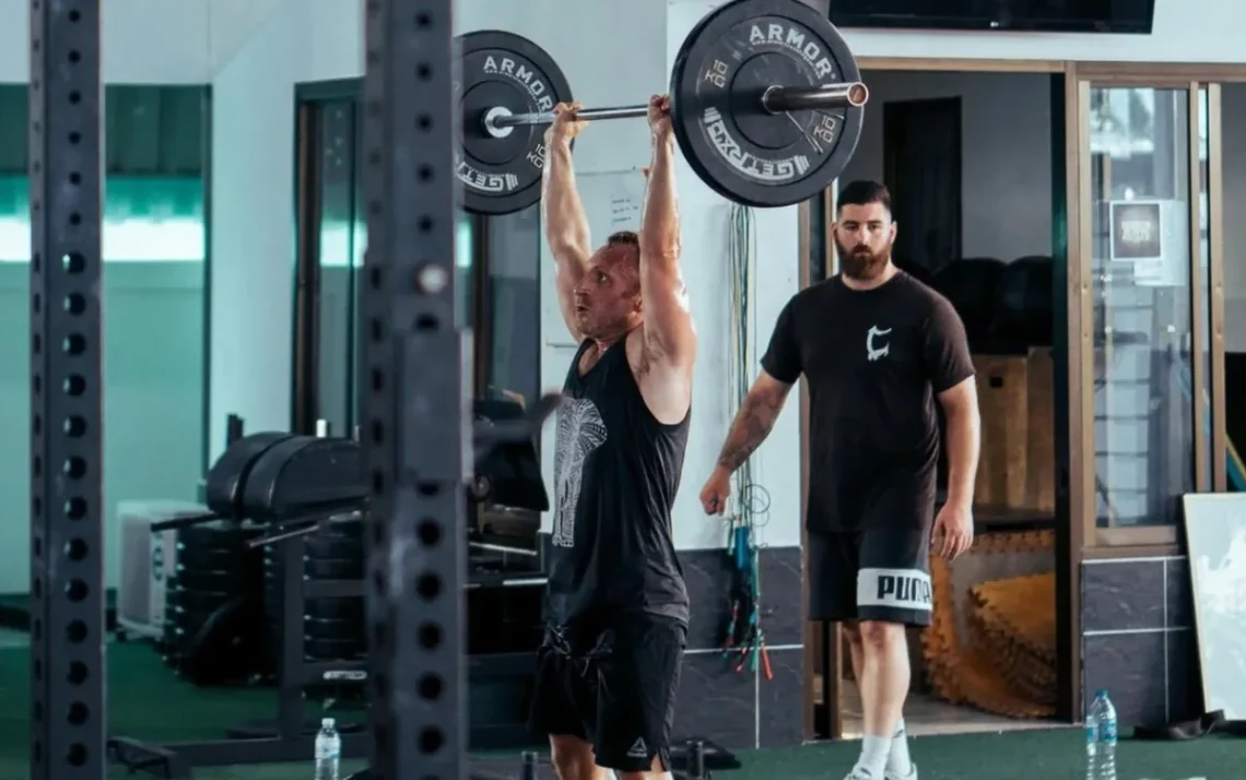 ganhar massa muscular, aumento do tamanho dos músculos, crescimento muscular;