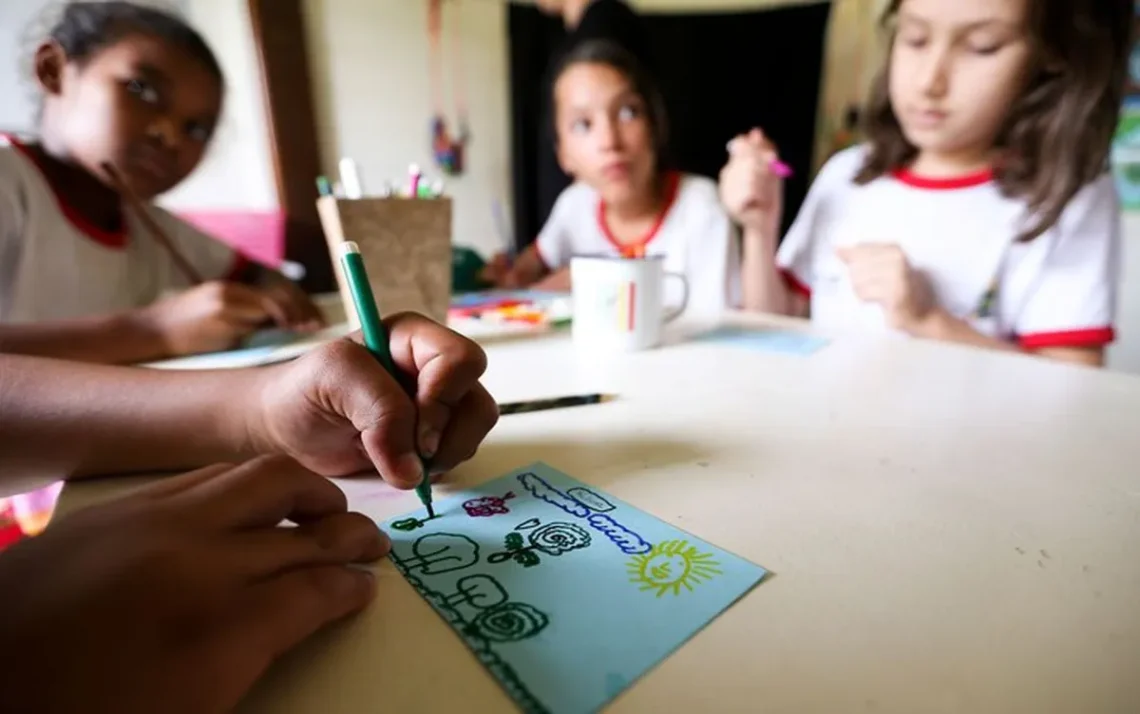 recuperação de aprendizagens, reorganização do currículo, melhoria dos índices de aprendizagem;