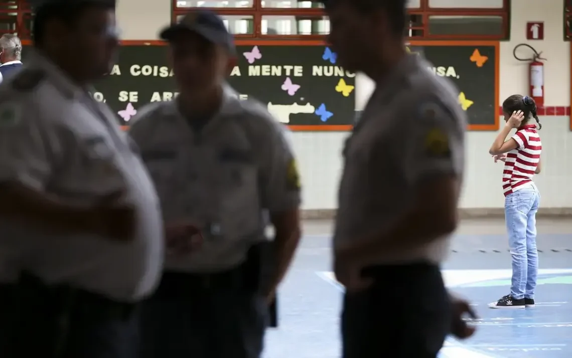 Institutos, Estabelecimentos, Escolas Militares, Modelo de Ensino Cívico-Militar;