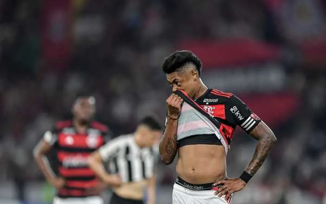 Entenda o andamento da investigação contra Bruno Henrique, do Flamengo Veja o lance investigado Em 50 segundos, Martín Fernandez explica investigação envolvendo Bruno Henrique, do Fla Bruno Henrique, do Flamengo, é alvo da PF em operação contra manipulação em bets Capitão, pendurado e cartão nos acréscimos após virada do Santos: todos os lances de Bruno Henrique no jogo em que é investigado por manipulação - Todos os direitos: © GE - Globo Esportes