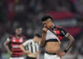 Entenda o andamento da investigação contra Bruno Henrique, do Flamengo Veja o lance investigado Em 50 segundos, Martín Fernandez explica investigação envolvendo Bruno Henrique, do Fla Bruno Henrique, do Flamengo, é alvo da PF em operação contra manipulação em bets Capitão, pendurado e cartão nos acréscimos após virada do Santos: todos os lances de Bruno Henrique no jogo em que é investigado por manipulação - Todos os direitos: © GE - Globo Esportes