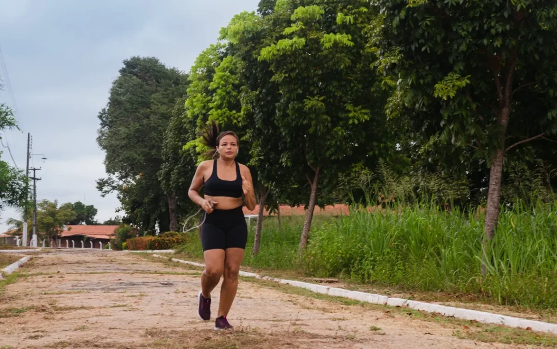 caminhar, percorrer, correr;