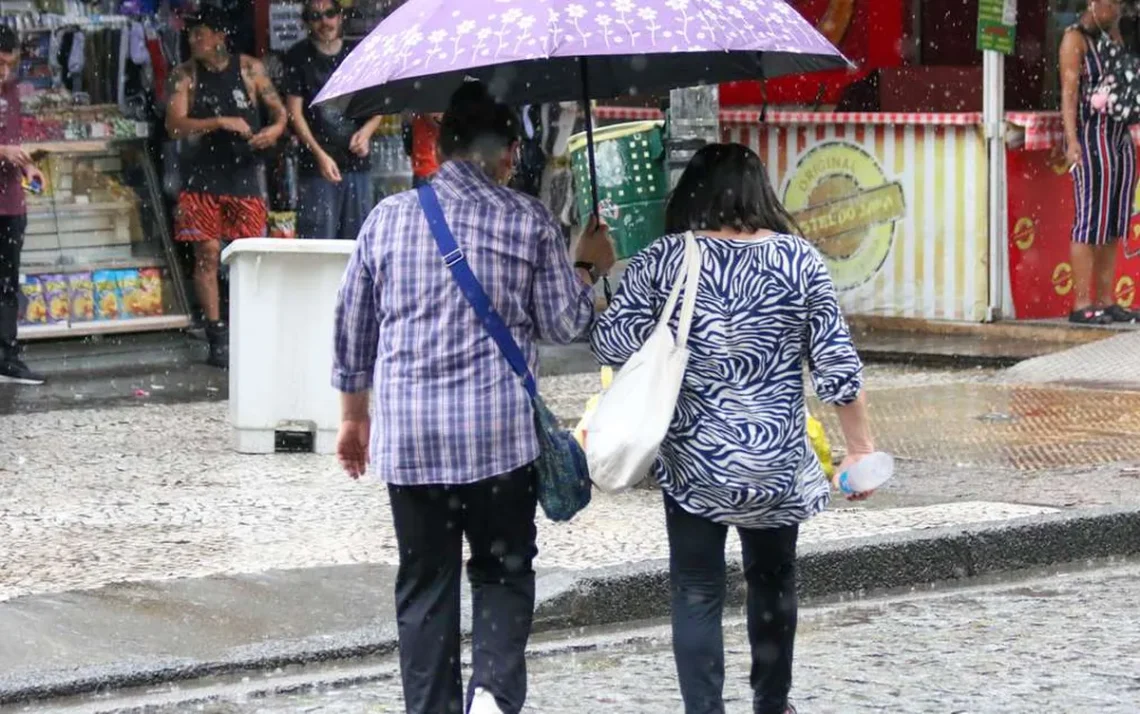 aguaceiro, tempestade, aguacal, cheia, pluviosidade, enxurrada, chuvisco, chuviscar, ventania, vento, nevoeiro, neblina, quente, frio, quentinho, friinho, quentinho, vento, chuvisco, ventania, chuviscar, chuviscar;