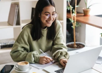 programa, plataforma, cursos, qualificação;